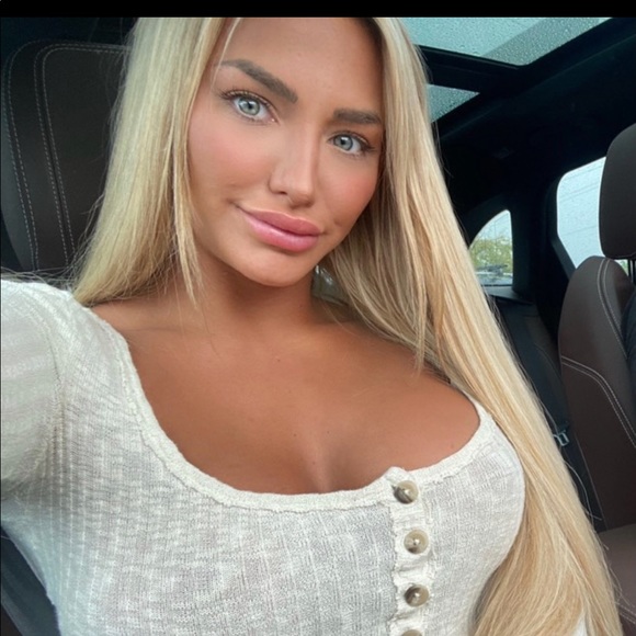 Meet your Posher, Liz - Picture 1 of 1